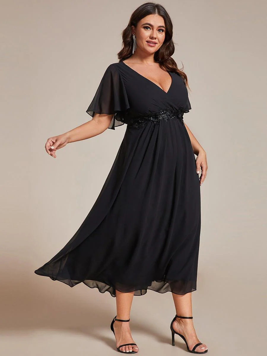 pretty DAHLIA|Plus Size V-Neck Chiffon Midi Wedding Guest Dress with Waist Applique(Final Sale) - Image 14
